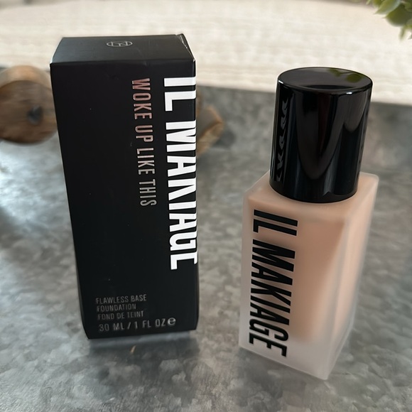 BNIB IL Makiage Foundation - Picture 2 of 5